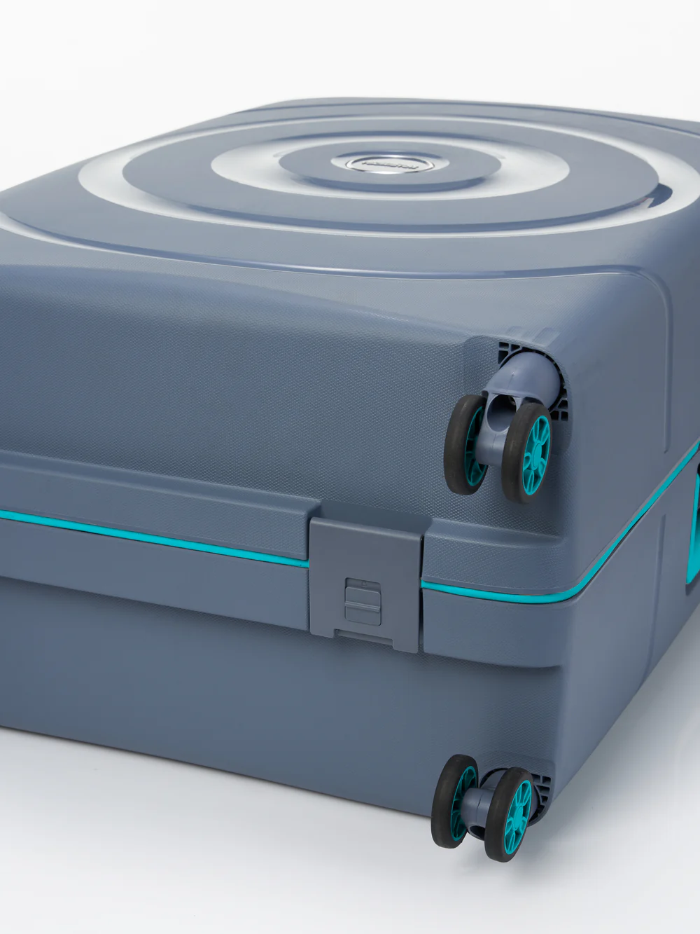 American Tourister Check-in Luggage