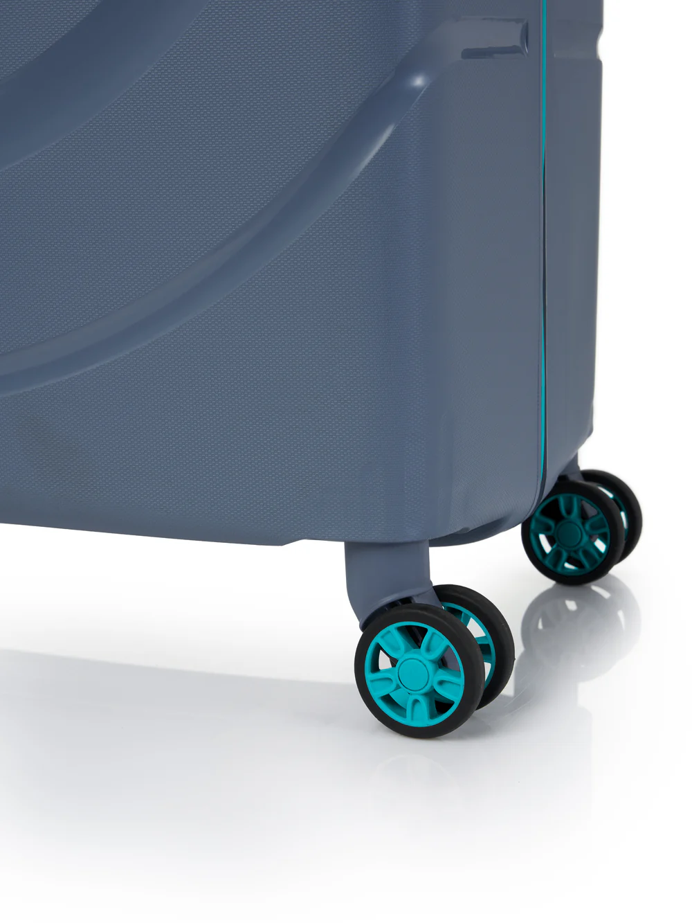 American Tourister Check-in Luggage