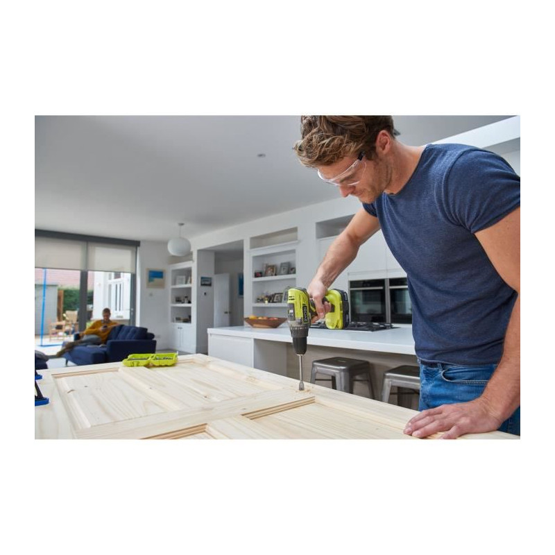 Ryobi Perceuse-visseuse 18v - 2 Vitesses - Livrée Avec 1 Batterie 1,5 Ah, 1 Chargeur 1,5a Et 17 Accessoires De Vissage